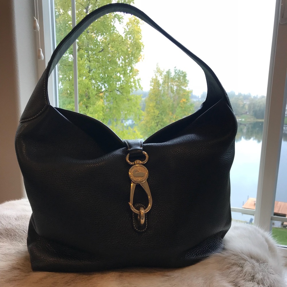 Dooney & Bourke hand bag